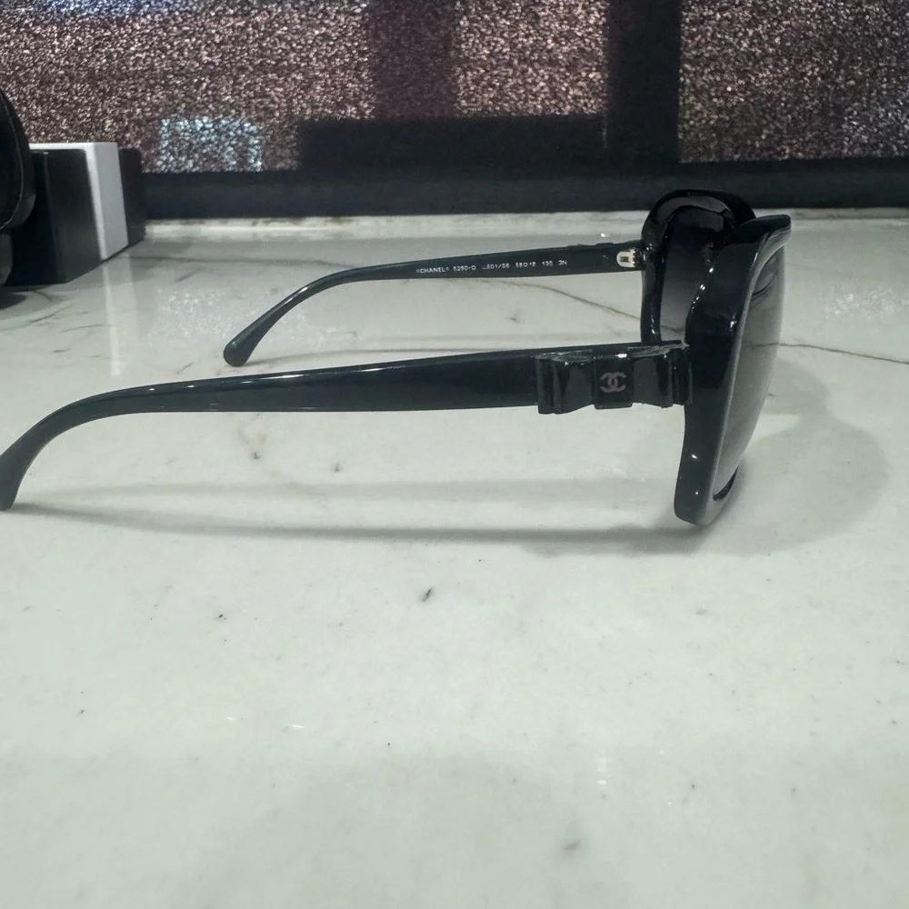 Chanel sunglasses, worn twice on our honeymoon 🙈 - Picture 7 of 8